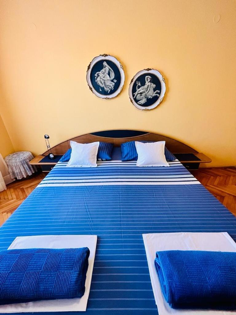 And With Parking Space - 18028 Guest house