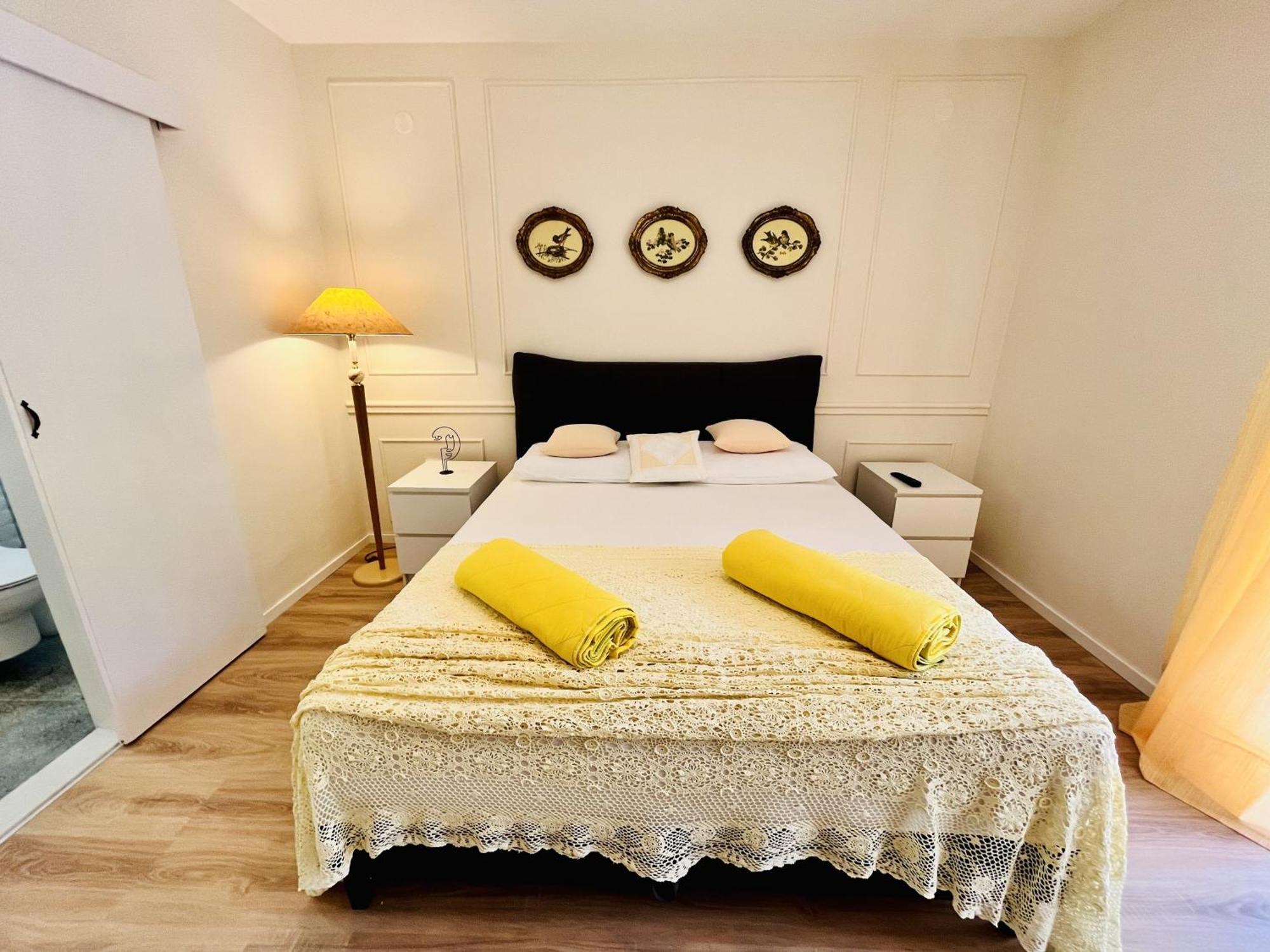 And With Parking Space - 18028 Guest house Makarska